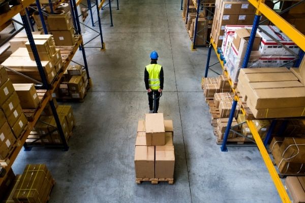 The Pros and Cons of In-House vs. Outsourced Warehouse Management
