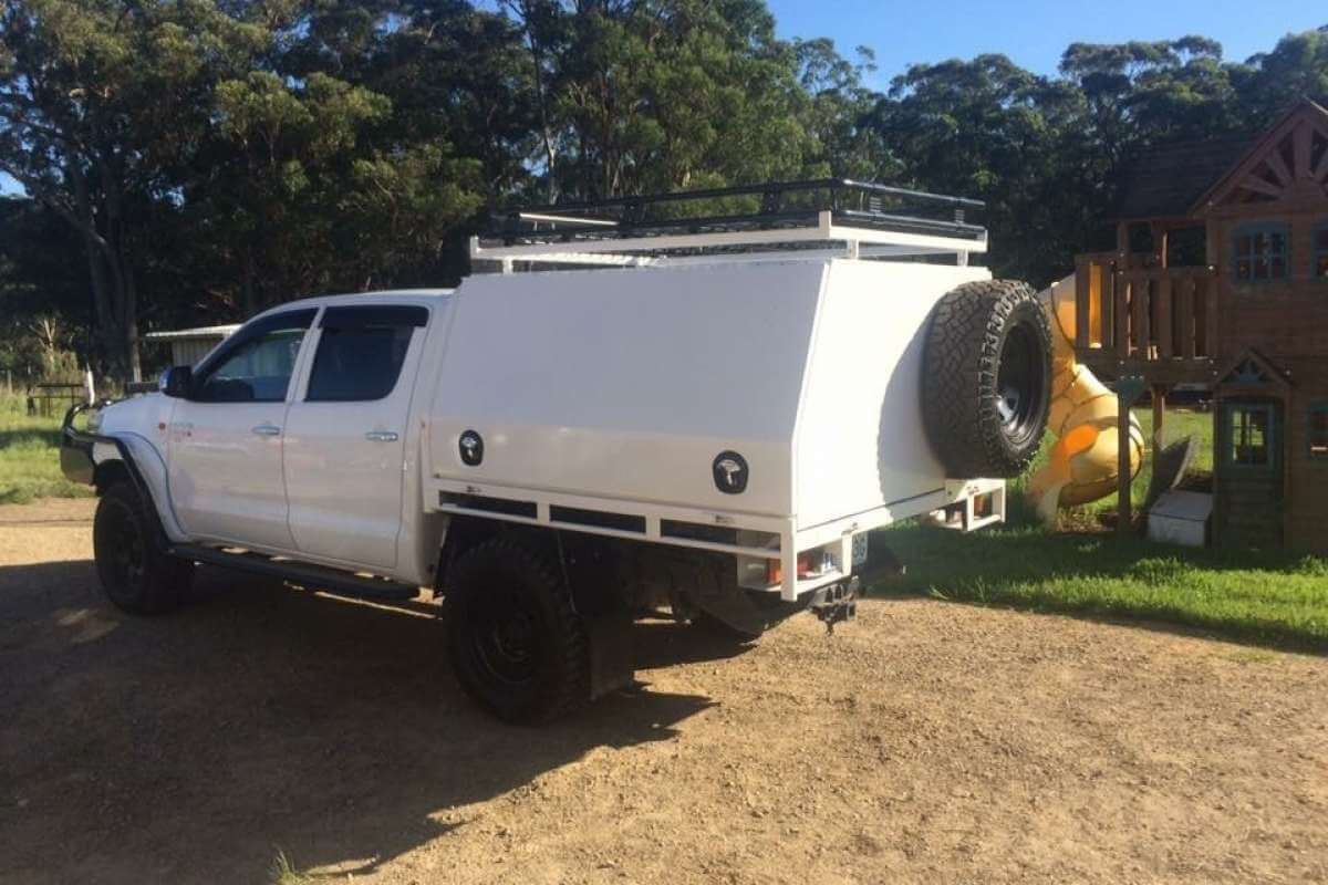 The Benefits of Installing a UTE Canopy on Your Vehicle